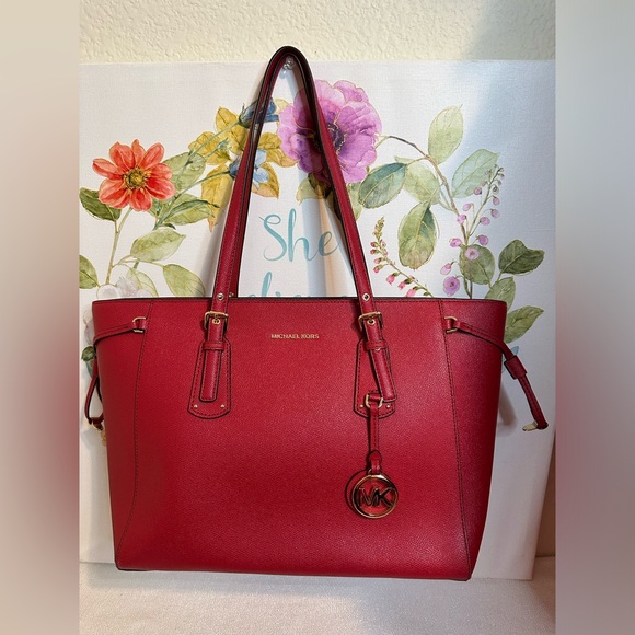 MICHAEL KORS Voyager Crossgrain Leather Tote Bag  - Picture 2 of 13